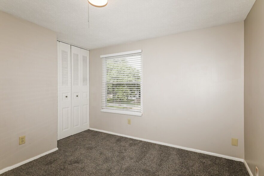 Building Photo - 822 Woodlark Dr