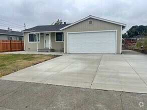 Building Photo - For Rent: Beautifully Updated 3-Bedroom Ho...