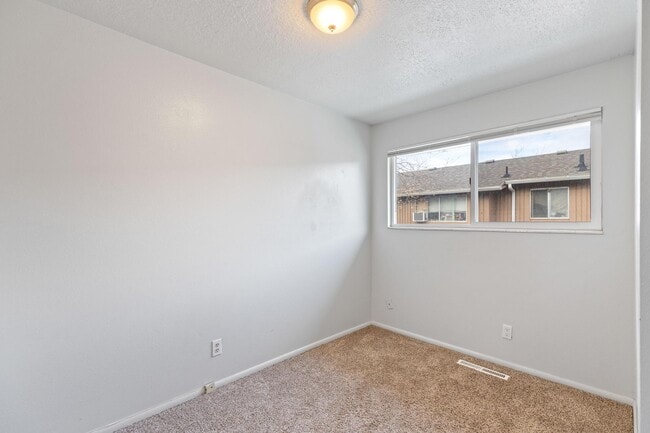 Building Photo - 1289 N 400 E