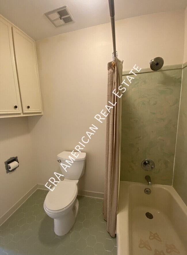 Building Photo - 925 Holbrook Cir