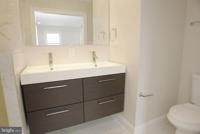 Building Photo - 12307 Chesterton Dr