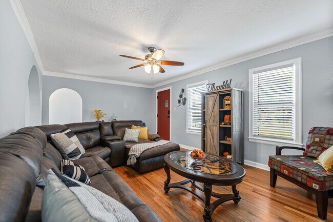 Building Photo - 805 W Ash St