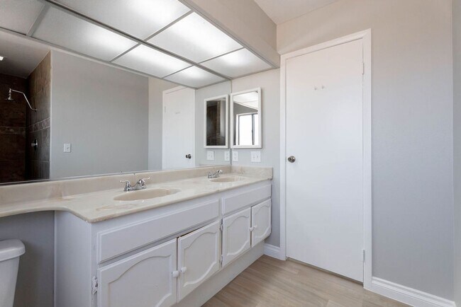 Building Photo - 5055 Stormy Cir