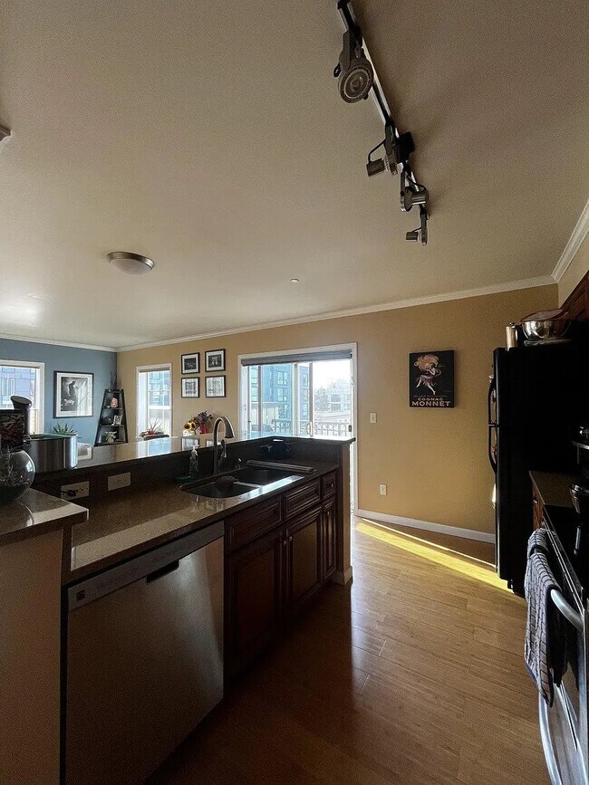 Kitchen - 1125 E Olive St