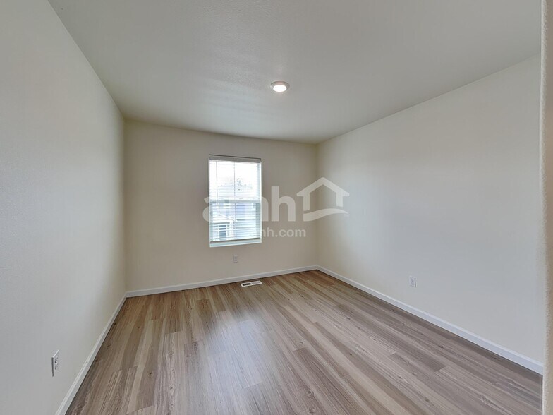 Building Photo - 1221 W 17th Ave