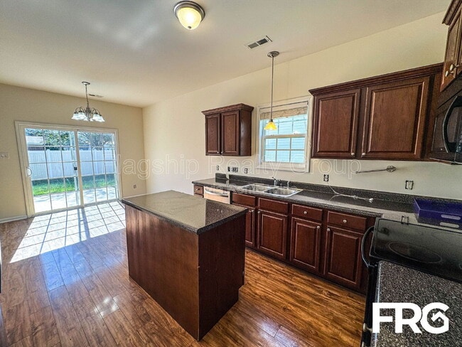 Building Photo - 1021 Jade Ln