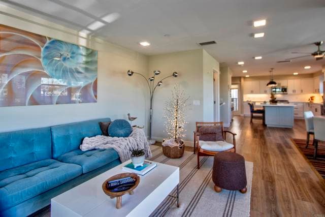 Building Photo - 1905 S Myers St