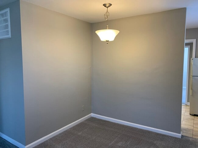 Building Photo - Four Seasons Area, 3 Bedrooms Plus Office, Fire Place, Convenient to Mall & Interstates.