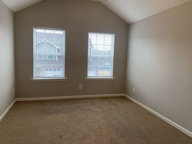 Building Photo - Townhome off Joe B Jackson