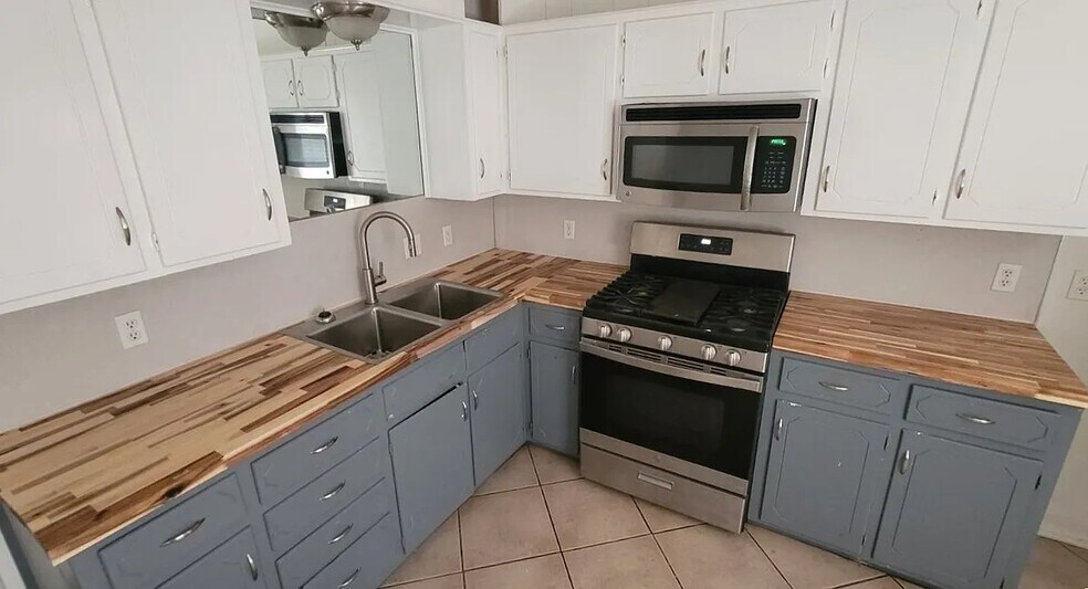 Building Photo - 4618 Fordham St