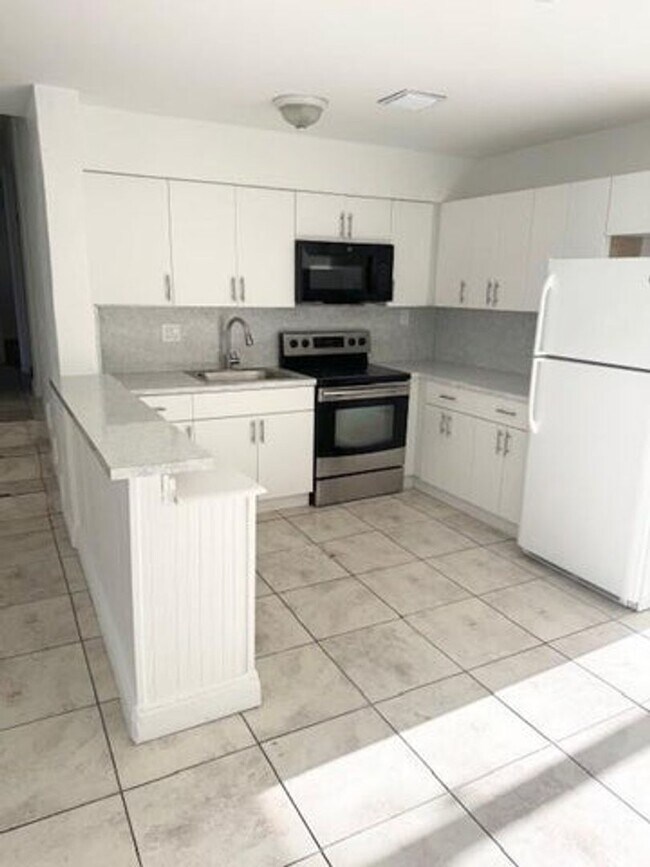 Building Photo - 1451 SW 46th Ave