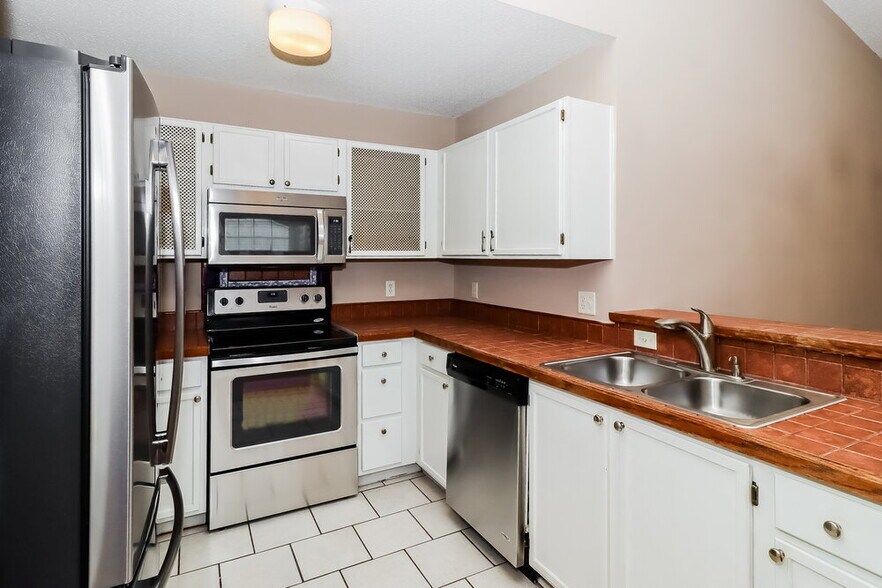 Building Photo - 11326 Northwoods Forest Dr