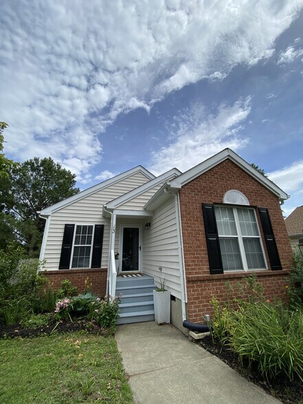 Building Photo - 3 Forest Creek Dr