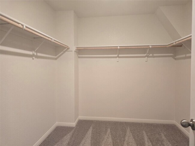 Building Photo - 319 Stonebrook Dr