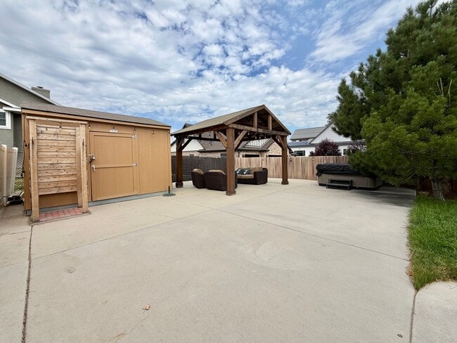 Building Photo - 961 Golden Pheasant Dr
