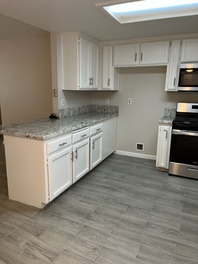 Building Photo - PR-817