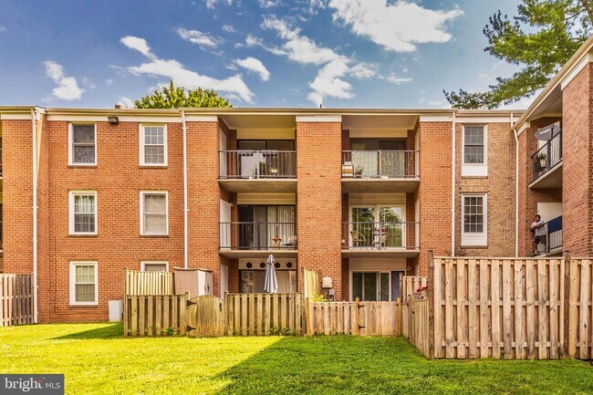 Building Photo - 826 Quince Orchard Blvd