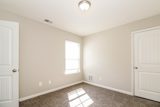 Building Photo - 7395 Brentlawn Dr
