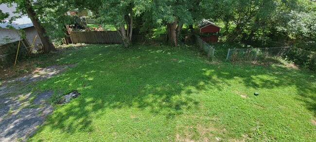 Building Photo - 3612 River Park Dr