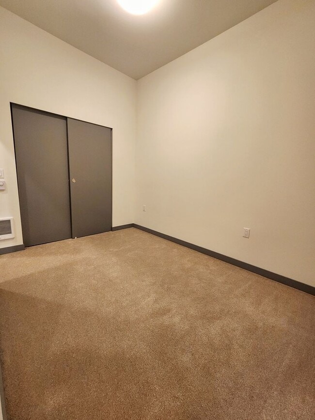Building Photo - Brand New Urban One Bedroom Condo in Totem...