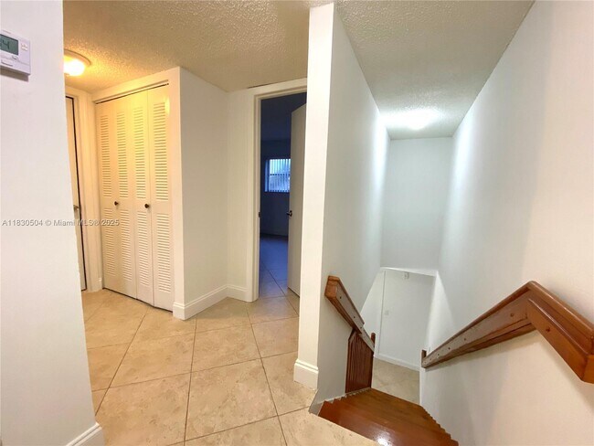 Building Photo - 9371 Fontainebleau Blvd