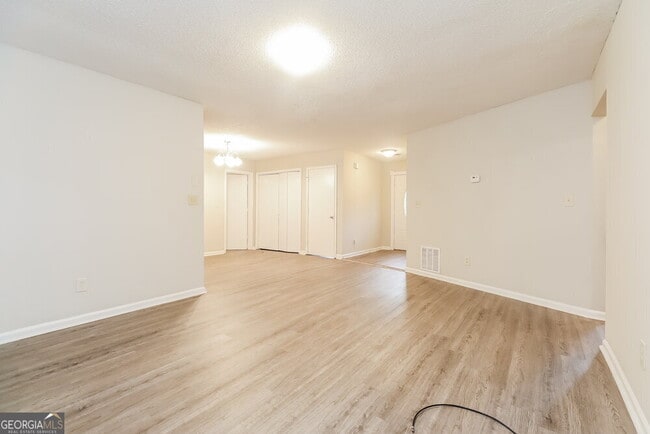 Building Photo - 235 Ashland Dr