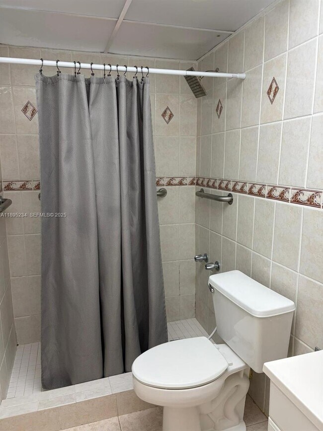 Building Photo - 6820 W Flagler St