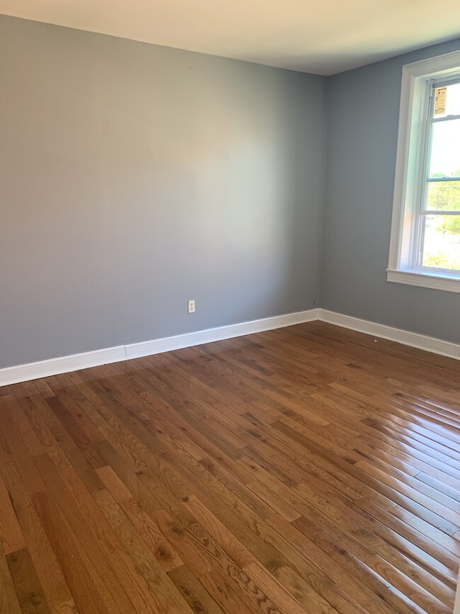 Building Photo - 1084 John F. Kennedy Blvd