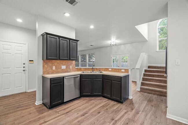 Building Photo - 5639 Taylorcrest Dr