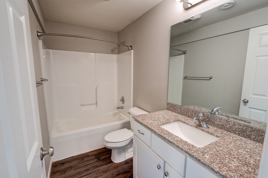 Bathroom lower level - 846 Thompson Drive