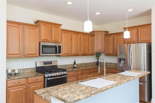 Building Photo - 20101 Oakflower Ave