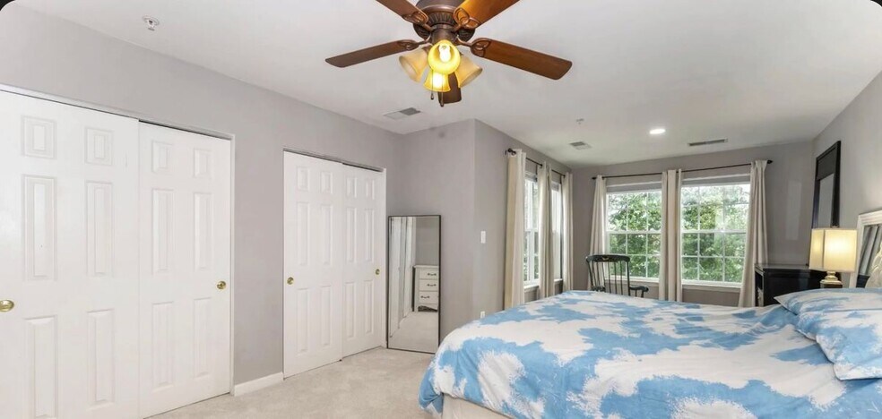 Building Photo - 639 Tivoli Rd