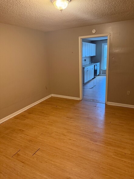 Building Photo - 410 N Fowlkes Ave