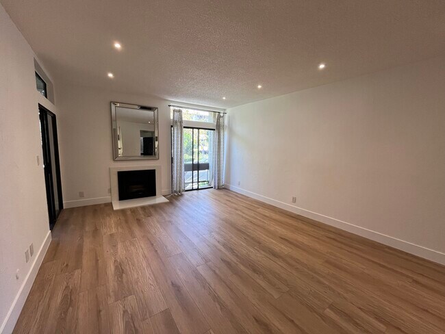 Building Photo - 729 S Hobart Blvd