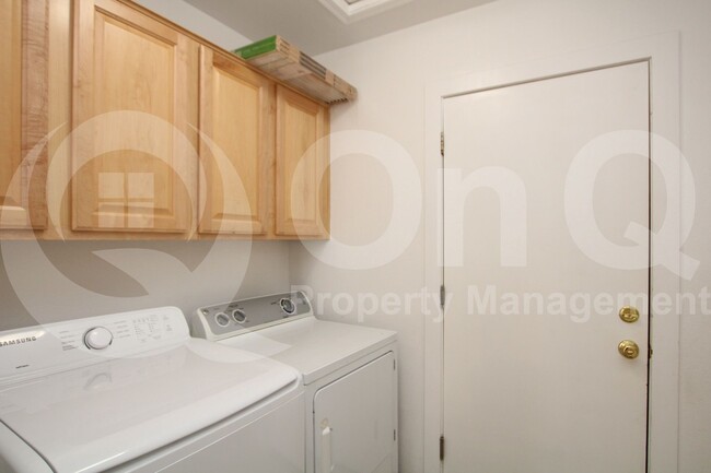 Building Photo - 1673 E Wildhorse Pl