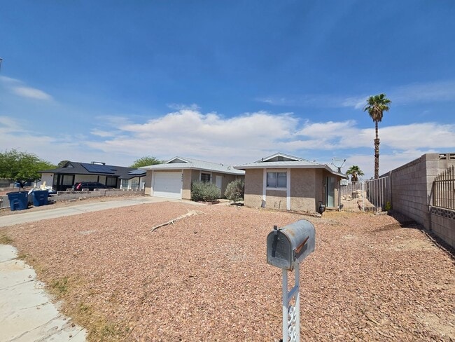 Building Photo - 3 Bedroom Home off of Hollywood– Now Offer...