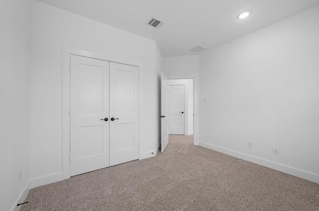 Building Photo - 1308 Shaded Rock Dr