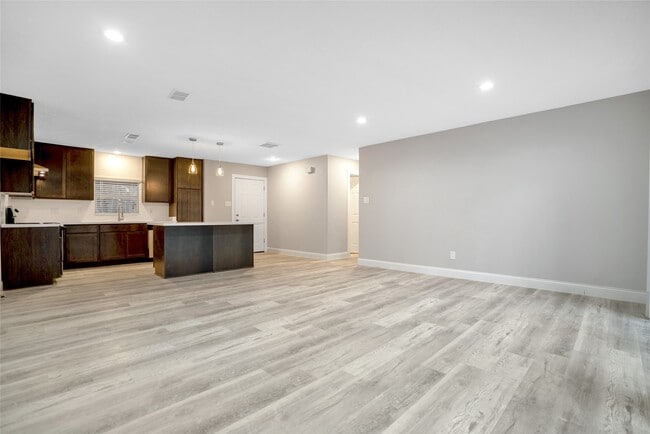 Building Photo - 1314 E Red Cedar Cir