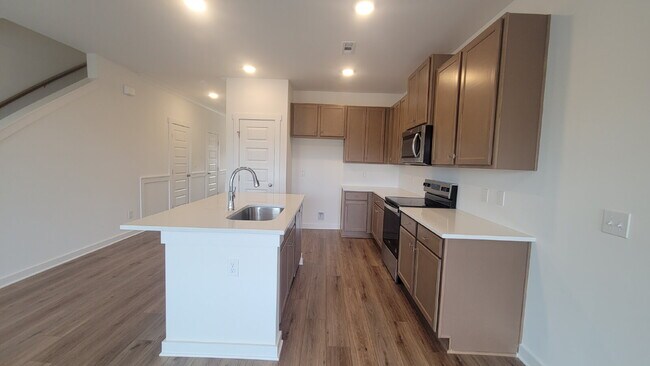 Building Photo - One fee month with 18-month lease!!! "Charming 3-Bed Oasis with Granite Elegance on Discovery Poi...