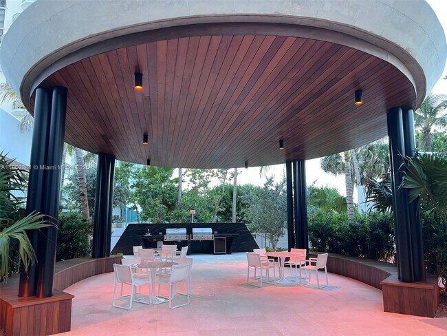 Building Photo - 6365 Collins Ave