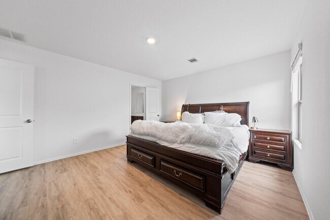 Building Photo - 18107 Rockvine Dr