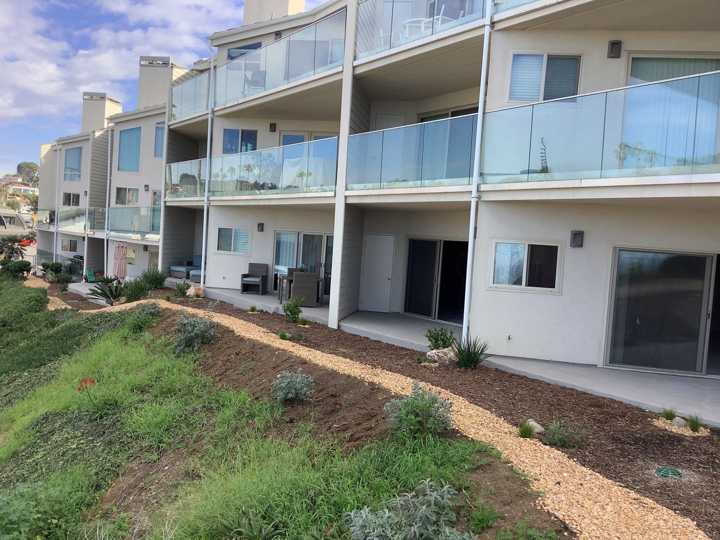 Building Photo - 135 S Sierra Ave