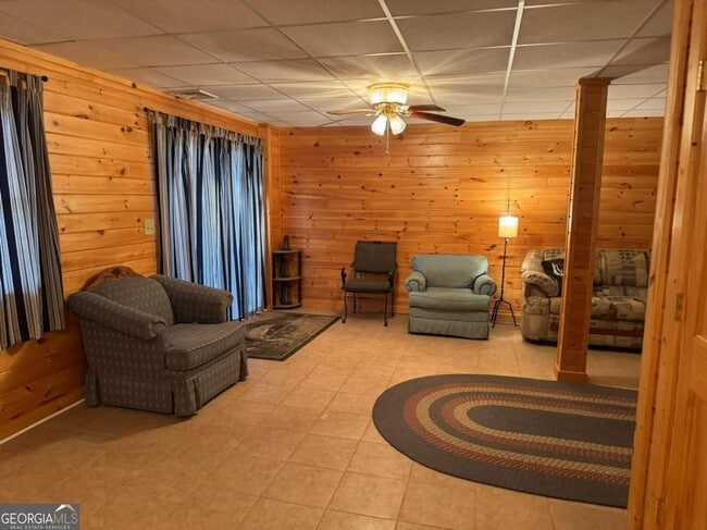 Building Photo - 664 Fox Run Dr