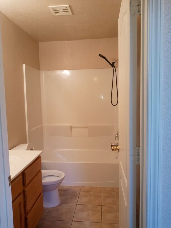 Building Photo - 9900 Sunshine Mesa Dr NW