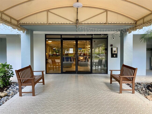 Building Photo - 3010 N Course Dr