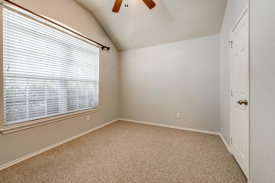 Building Photo - 4844 Grinstein Dr
