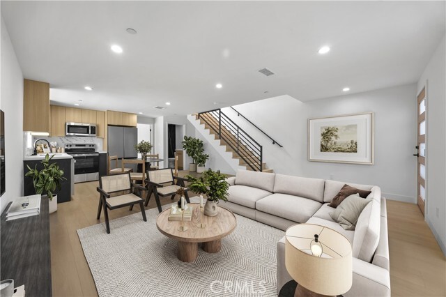 Building Photo - 4513 Rosewood Ave