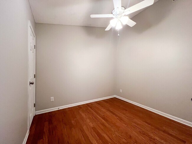 Building Photo - 2-Bedroom + office Condo Retreat with Pool Access