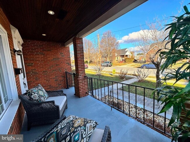 Building Photo - 102 Frederick Ave