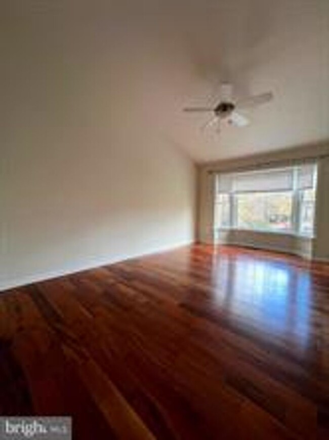 Building Photo - BEAUTIFUL END UNIT TH NEAR DOWNTOWN ROCKVILLE
